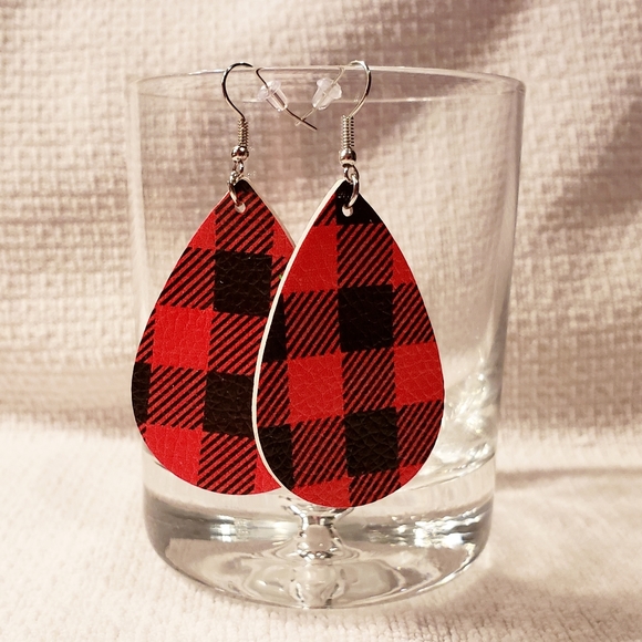 🚩3 for $20 🆕️ Earrings Plaid Vegan Leather Red - Picture 1 of 3